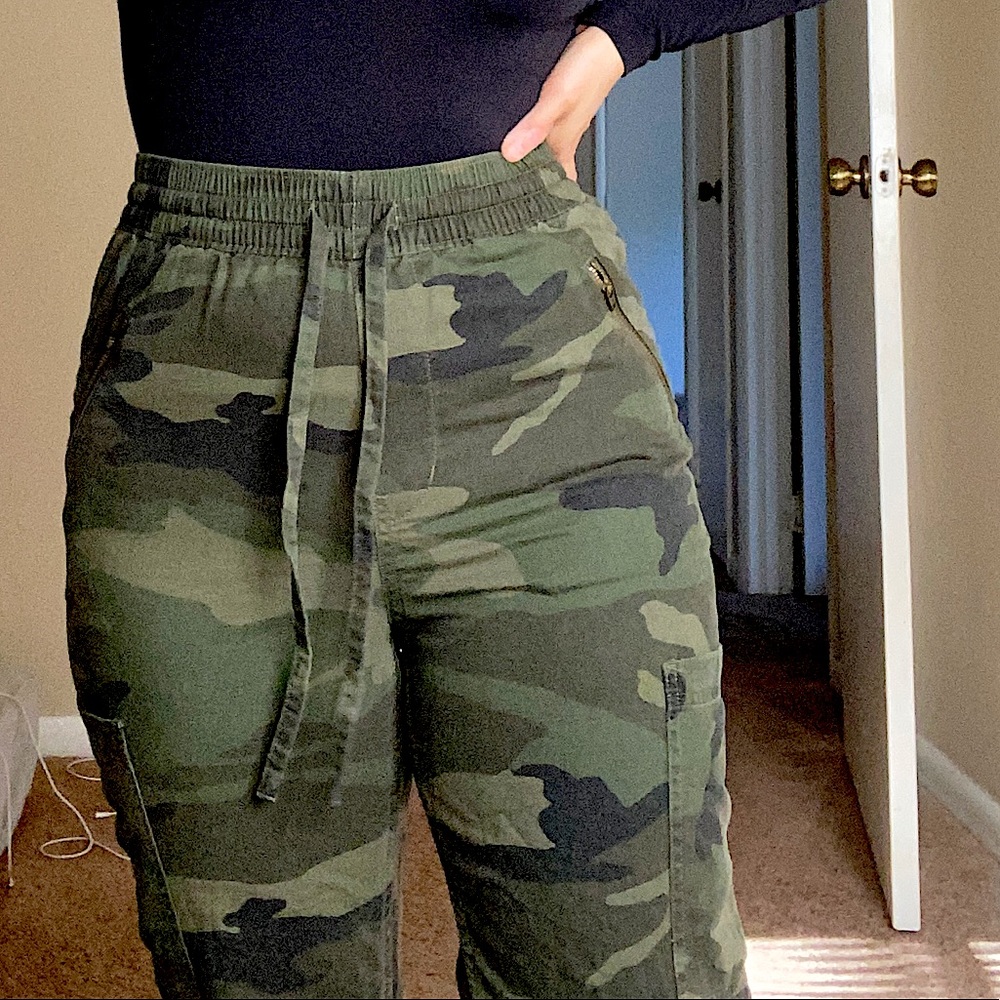 Hollister ultra high rise camo joggers